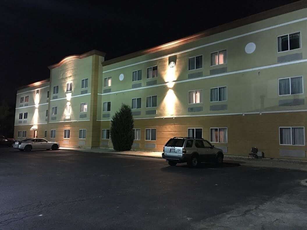 Ramada By Wyndham Glendale Heights/Lombard Hotel Exterior photo